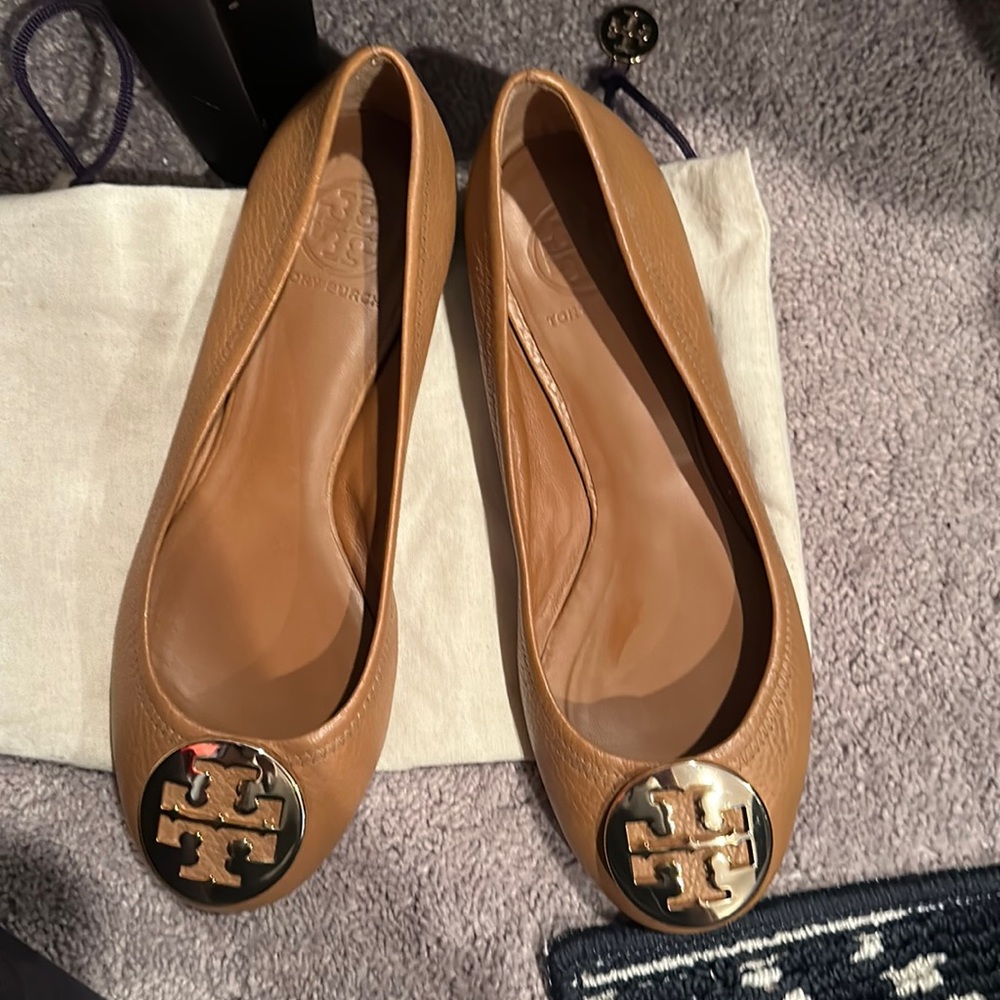 Womens Tory Burch Leather Tan Ballet Flats in size 8